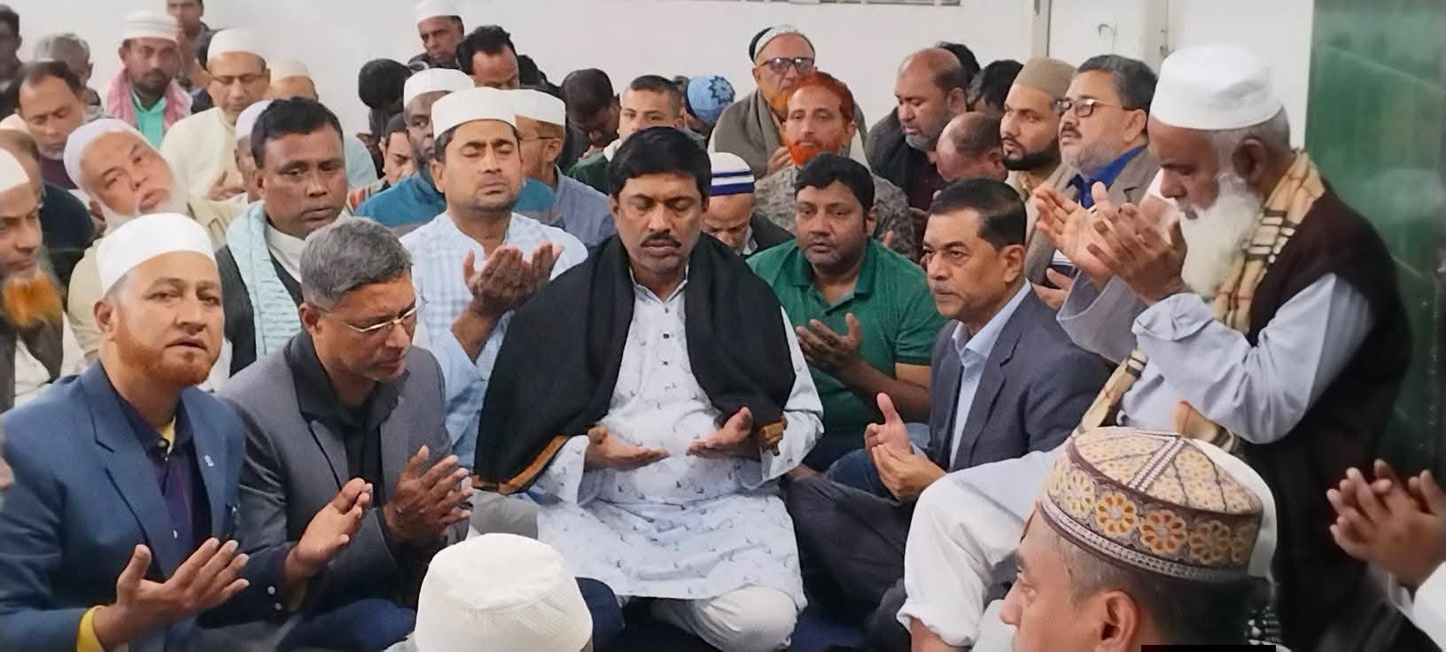 কুমিল্লা নগরীর ১১নং ওয়ার্ডে মরহুমা বেগম খালেদা জিয়ার রুহের মাগফিরাত কামনায় দোয়া