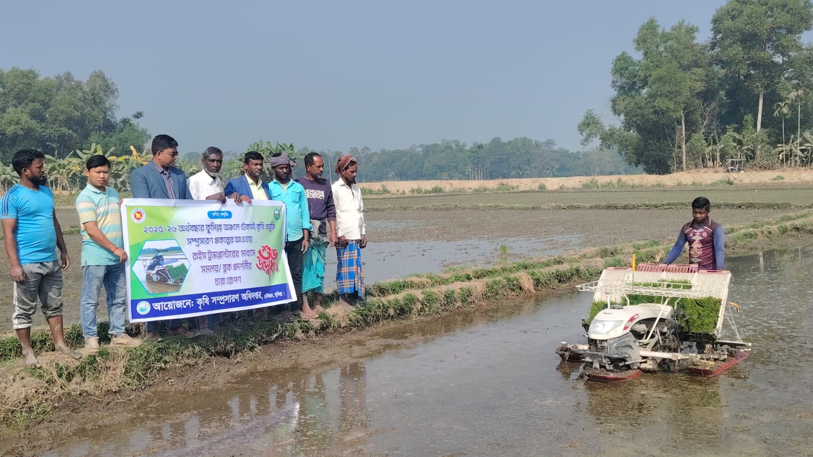 দেবিদ্বারে রাইস ট্রান্সপ্লান্টারে শুরু হলো যান্ত্রিক বোরো চাষ